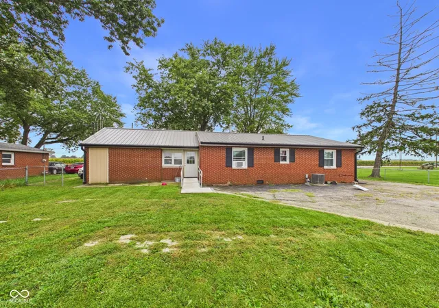 Photo 3 of Single family home for sale at 2868 E State Rd 236, Anderson, IN 46017 | MLS# 22123631 | Listing updated on 2026-09-21