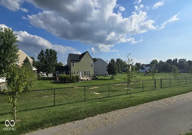Photo 3 of Single family home for sale at 5026 Clay Crk Ln, Plainfield, IN 46168 | MLS# 22123632 | Listing updated on 2026-09-23