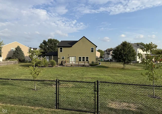 Photo 4 of Single family home for sale at 5026 Clay Crk Ln, Plainfield, IN 46168 | MLS# 22123632 | Listing updated on 2026-10-19
