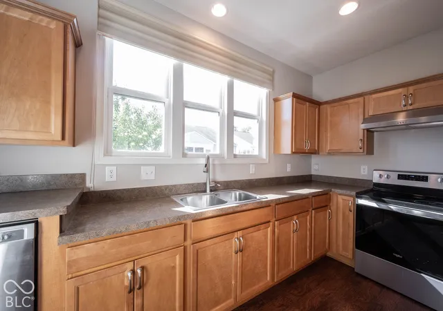 Photo 4 of Sale Pending at 16683 Grappa Trl, Fishers, IN 46037 | MLS# 22123637 | Listing updated on 2026-10-27