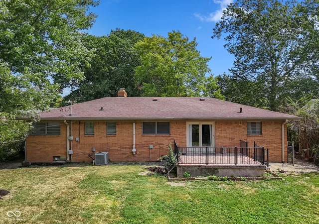 Photo 2 of Sale Pending at 1204 N Shortridge Rd, Indianapolis, IN 46219 | MLS# 22123651 | Listing updated on 2026-09-20
