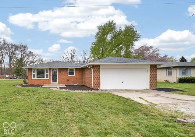 Photo 2 of Single family home for sale at 3531 Tudor Rd, Anderson, IN 46012 | MLS# 22123659 | Listing updated on 2026-10-08