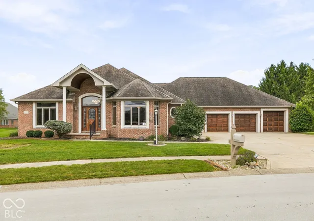 Photo 1 of Single family home for sale at 17 Masters Cir, Brownsburg, IN 46112 | MLS# 22123668 | Listing updated on 2026-10-06