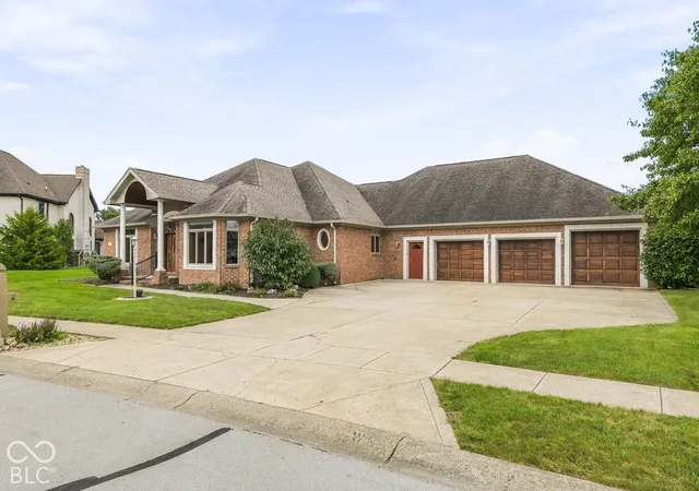 Photo 3 of Single family home for sale at 17 Masters Cir, Brownsburg, IN 46112 | MLS# 22123668 | Listing updated on 2026-10-06