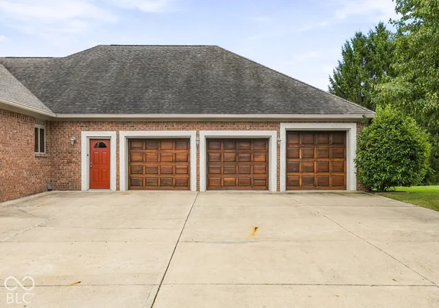Photo 4 of Single family home for sale at 17 Masters Cir, Brownsburg, IN 46112 | MLS# 22123668 | Listing updated on 2026-10-06