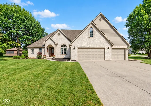 Photo 1 of Sale Pending at 710 Willow Pointe S Dr, Plainfield, IN 46168 | MLS# 22123684 | Listing updated on 2026-09-24