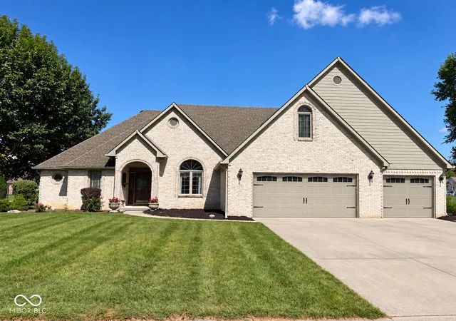 Photo 2 of Sale Pending at 710 Willow Pointe S Dr, Plainfield, IN 46168 | MLS# 22123684 | Listing updated on 2026-09-24