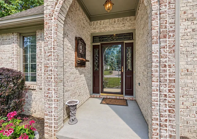 Photo 3 of Sale Pending at 710 Willow Pointe S Dr, Plainfield, IN 46168 | MLS# 22123684 | Listing updated on 2026-09-24
