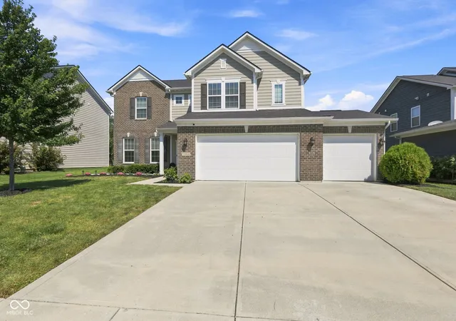 Photo 2 of Sale Pending at 11864 Crossbill Ct, Noblesville, IN 46060 | MLS# 22123700 | Listing updated on 2026-09-12