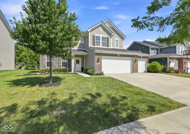 Photo 3 of Sale Pending at 11864 Crossbill Ct, Noblesville, IN 46060 | MLS# 22123700 | Listing updated on 2026-09-12
