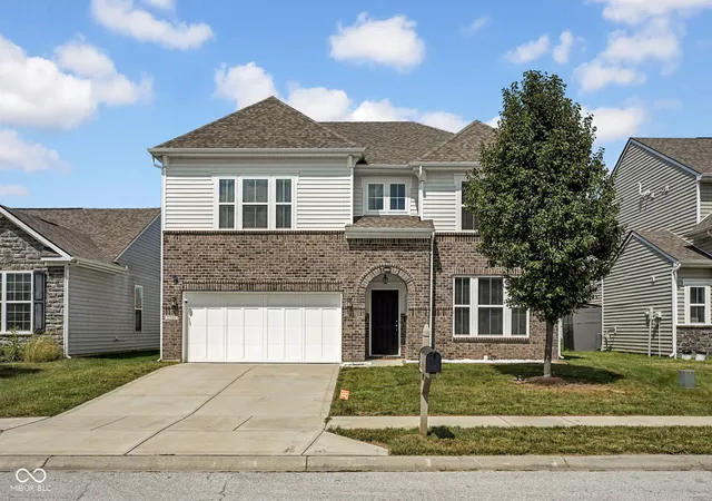 Photo 1 of Single family home for sale at 2346 Crk Bank Dr, Columbus, IN 47201 | MLS# 22123727 | Listing updated on 2026-09-21