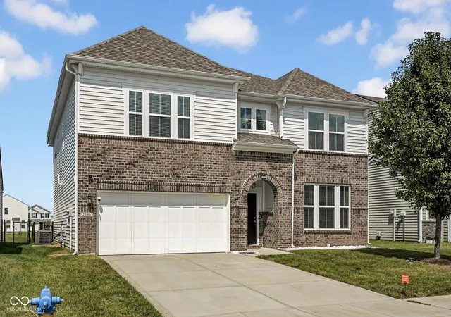 Photo 2 of Single family home for sale at 2346 Crk Bank Dr, Columbus, IN 47201 | MLS# 22123727 | Listing updated on 2026-09-21