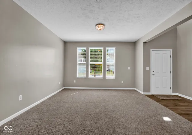 Photo 4 of Single family home for sale at 2346 Crk Bank Dr, Columbus, IN 47201 | MLS# 22123727 | Listing updated on 2026-09-21