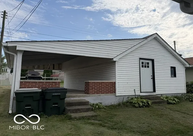 Photo 3 of Single family home for sale at 207 W 2nd Street, Greensburg, IN 47240 | MLS# 22123742 | Listing updated on 2026-10-06