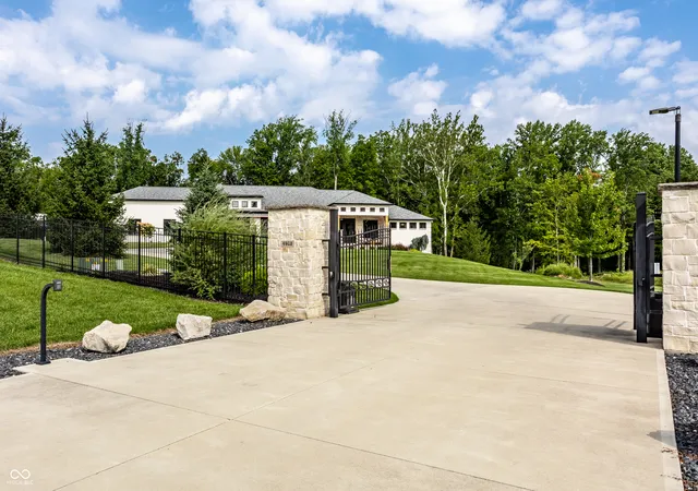 Photo 3 of Single family home for sale at 6902 Highland Ridge Ct, Indianapolis, IN 46237 | MLS# 22123800 | Listing updated on 2026-09-05