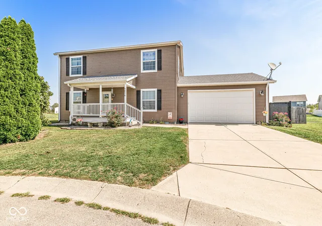 Photo 1 of Single family home for sale at 1816 Chinkapin Ct, Shelbyville, IN 46176 | MLS# 22123821 | Listing updated on 2026-09-04