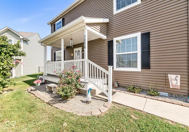 Photo 2 of Single family home for sale at 1816 Chinkapin Ct, Shelbyville, IN 46176 | MLS# 22123821 | Listing updated on 2026-09-04