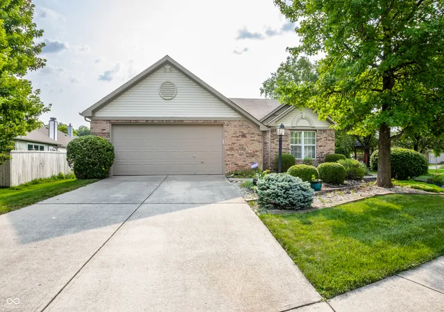 Photo 1 of Single family home for sale at 5817 Common Cir, Indianapolis, IN 46220 | MLS# 22123827 | Listing updated on 2026-10-15
