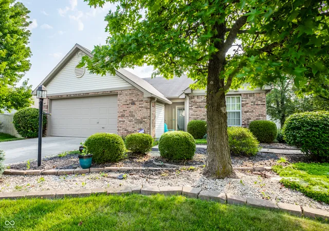 Photo 2 of Single family home for sale at 5817 Common Cir, Indianapolis, IN 46220 | MLS# 22123827 | Listing updated on 2026-10-15