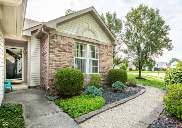 Photo 3 of Single family home for sale at 5817 Common Cir, Indianapolis, IN 46220 | MLS# 22123827 | Listing updated on 2026-10-15