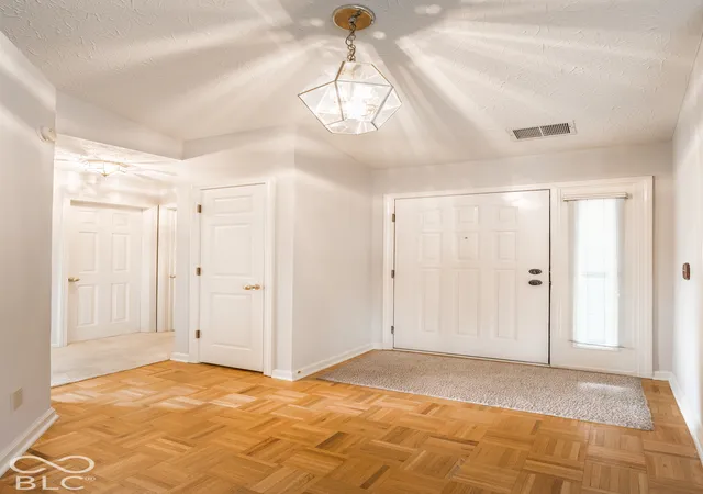 Photo 4 of Single family home for sale at 5817 Common Cir, Indianapolis, IN 46220 | MLS# 22123827 | Listing updated on 2026-10-15