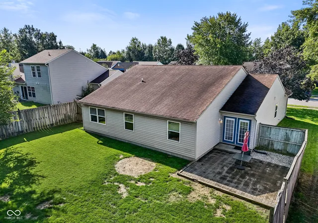 Photo 3 of Sale Pending at 140 Meadow Glen Dr, Avon, IN 46123 | MLS# 22123842 | Listing updated on 2026-09-12