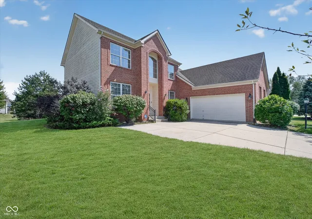 Photo 3 of Sale Pending at 13525 Lablanca Bnd, Carmel, IN 46074 | MLS# 22123849 | Listing updated on 2026-09-23