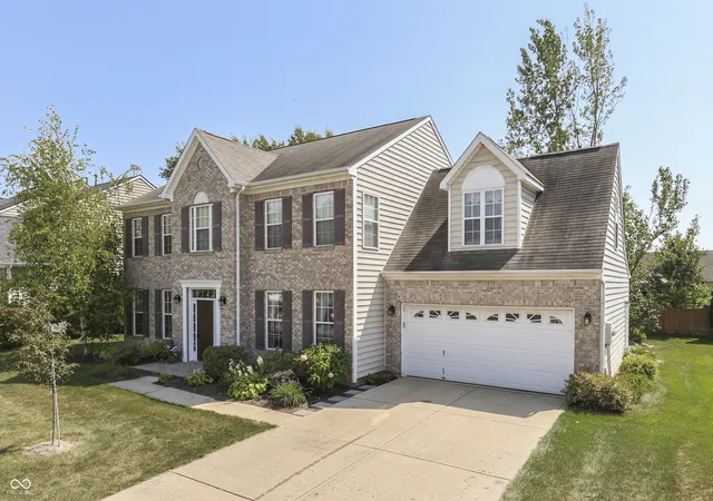 Photo 2 of Sale Pending at 3141 Autumn Run, Bargersville, IN 46106 | MLS# 22123879 | Listing updated on 2026-09-23
