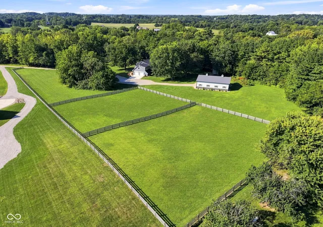 Photo 3 of Single family home for sale at 5772 W Stones Xing Rd, Greenwood, IN 46143 | MLS# 22123890 | Listing updated on 2026-10-02