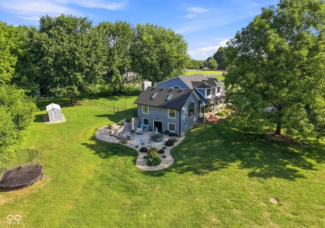 Photo 2 of Single family home for sale at 5772 W Stones Xing Rd, Greenwood, IN 46143 | MLS# 22123890 | Listing updated on 2026-10-02