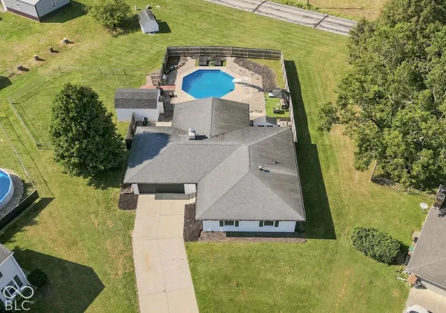 Photo 1 of Single family home for sale at 950 Norwood Ct, Columbus, IN 47203 | MLS# 22123898 | Listing updated on 2026-09-25