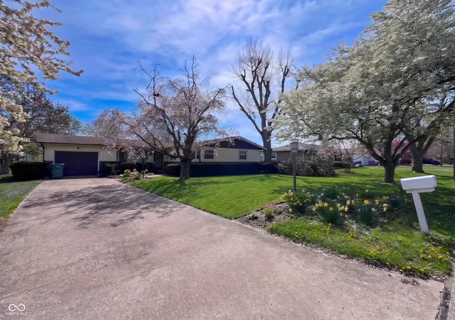 Photo 2 of Single family home for sale at 8 Eastgate Dr, Crawfordsville, IN 47933 | MLS# 22123909 | Listing updated on 2026-09-21