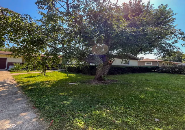 Photo 3 of Single family home for sale at 8 Eastgate Dr, Crawfordsville, IN 47933 | MLS# 22123909 | Listing updated on 2026-09-21