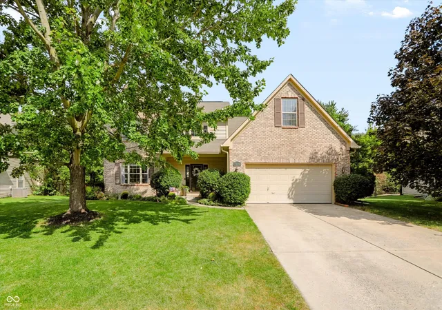 Photo 3 of Single family home for sale at 4948 Aquaduct, Greenwood, IN 46142 | MLS# 22123917 | Listing updated on 2026-09-21