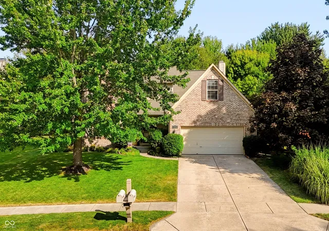 Photo 4 of Single family home for sale at 4948 Aquaduct, Greenwood, IN 46142 | MLS# 22123917 | Listing updated on 2026-09-21