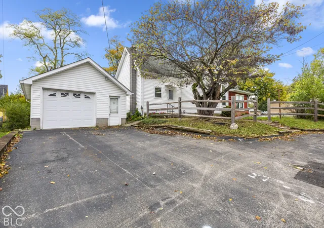 Photo 2 of Single family home for sale at 219 Washington St, Hope, IN 47246 | MLS# 22123927 | Listing updated on 2026-10-19