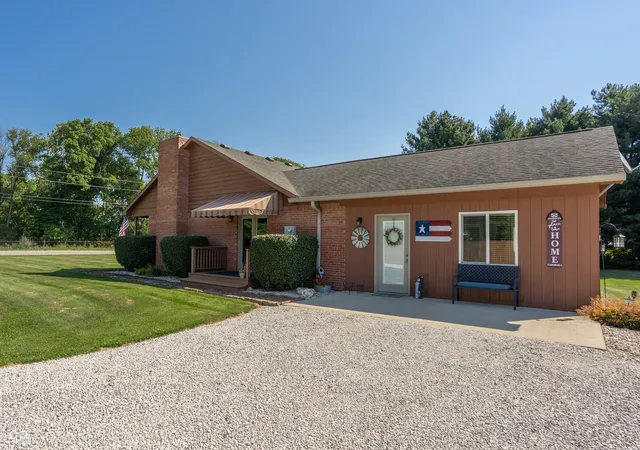 Photo 4 of Sale Pending at 5321 W County Rd 350 N, North Salem, IN 46165 | MLS# 22123955 | Listing updated on 2026-09-16