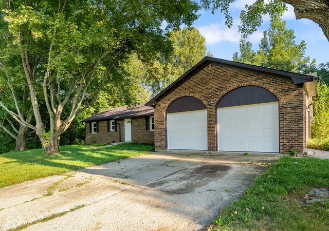 Photo 2 of Single family home for sale at 1586 E County Rd 900 S, Clayton, IN 46118 | MLS# 22123972 | Listing updated on 2026-10-02