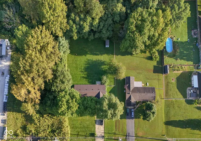 Photo 3 of Single family home for sale at 1586 E County Rd 900 S, Clayton, IN 46118 | MLS# 22123972 | Listing updated on 2026-10-02