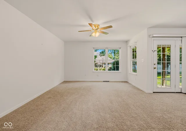 Photo 4 of Sale Pending at 6122 Kennesaw Ct, Columbus, IN 47203 | MLS# 22123990 | Listing updated on 2026-09-19