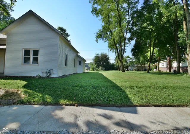 Photo 3 of Single family home for sale at 223 W Brown St, Knightstown, IN 46148 | MLS# 22124000 | Listing updated on 2026-09-22