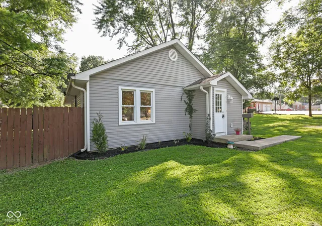 Photo 2 of Sale Pending at 710 E Franklin St, Greencastle, IN 46135 | MLS# 22124029 | Listing updated on 2026-09-15