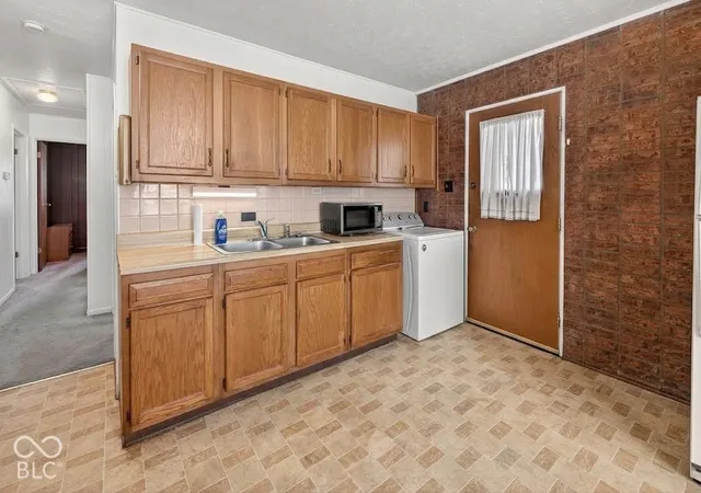 Photo 4 of Single family home for sale at 595 N Meridian St, Greenwood, IN 46143 | MLS# 22124055 | Listing updated on 2026-10-01