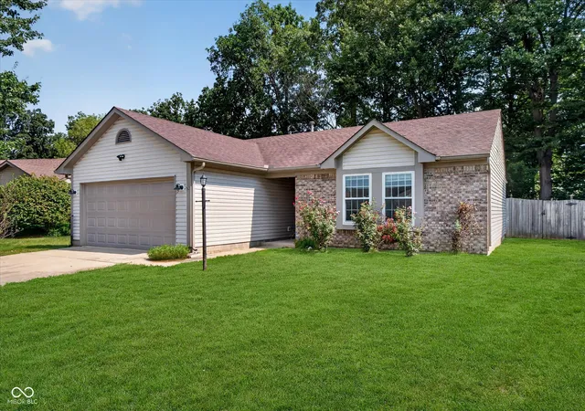 Photo 2 of Single family home for sale at 7449 Grandview Dr, Avon, IN 46123 | MLS# 22124058 | Listing updated on 2026-09-21
