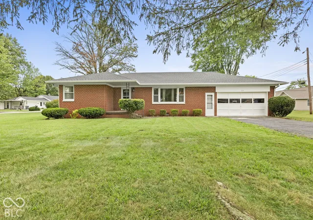 Photo 1 of Single family home for sale at 214 W Kings Hwy, Rushville, IN 46173 | MLS# 22124074 | Listing updated on 2026-09-26
