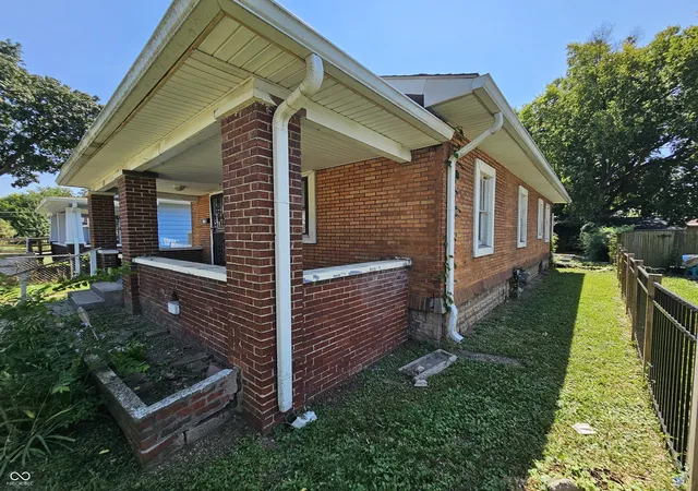 Photo 2 of Sale Pending at 415 W 31st Street, Indianapolis, IN 46208 | MLS# 22124081 | Listing updated on 2026-09-22