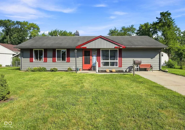 Photo 1 of Single family home for sale at 206 Parkview Ct, Franklin, IN 46131 | MLS# 22124084 | Listing updated on 2026-09-14
