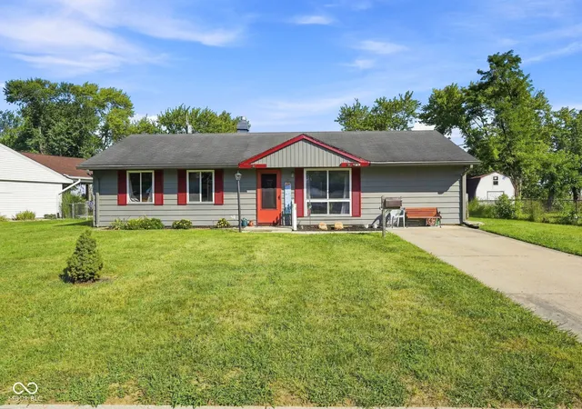 Photo 2 of Single family home for sale at 206 Parkview Ct, Franklin, IN 46131 | MLS# 22124084 | Listing updated on 2026-09-14