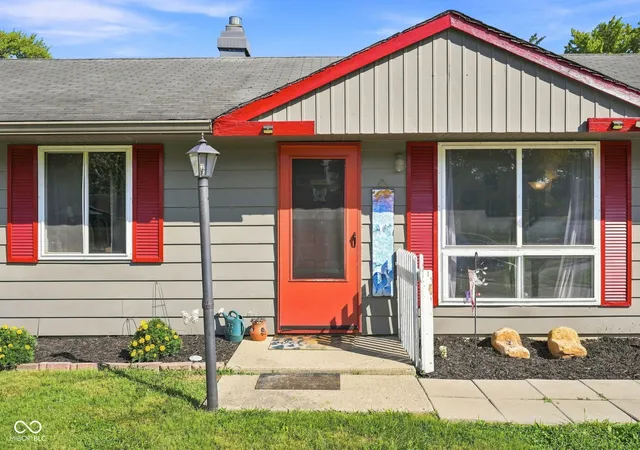 Photo 3 of Single family home for sale at 206 Parkview Ct, Franklin, IN 46131 | MLS# 22124084 | Listing updated on 2026-09-14