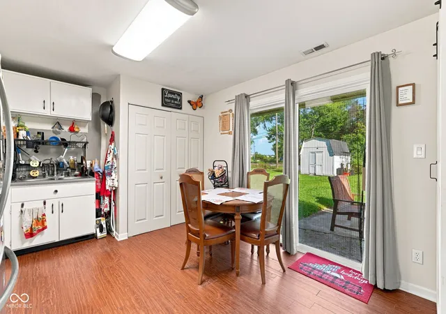 Photo 3 of Single family home for sale at 206 Parkview Ct, Franklin, IN 46131 | MLS# 22124084 | Listing updated on 2026-09-14